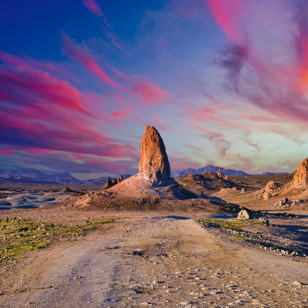 paysage-desertique-ciel-bleue-magenta-1